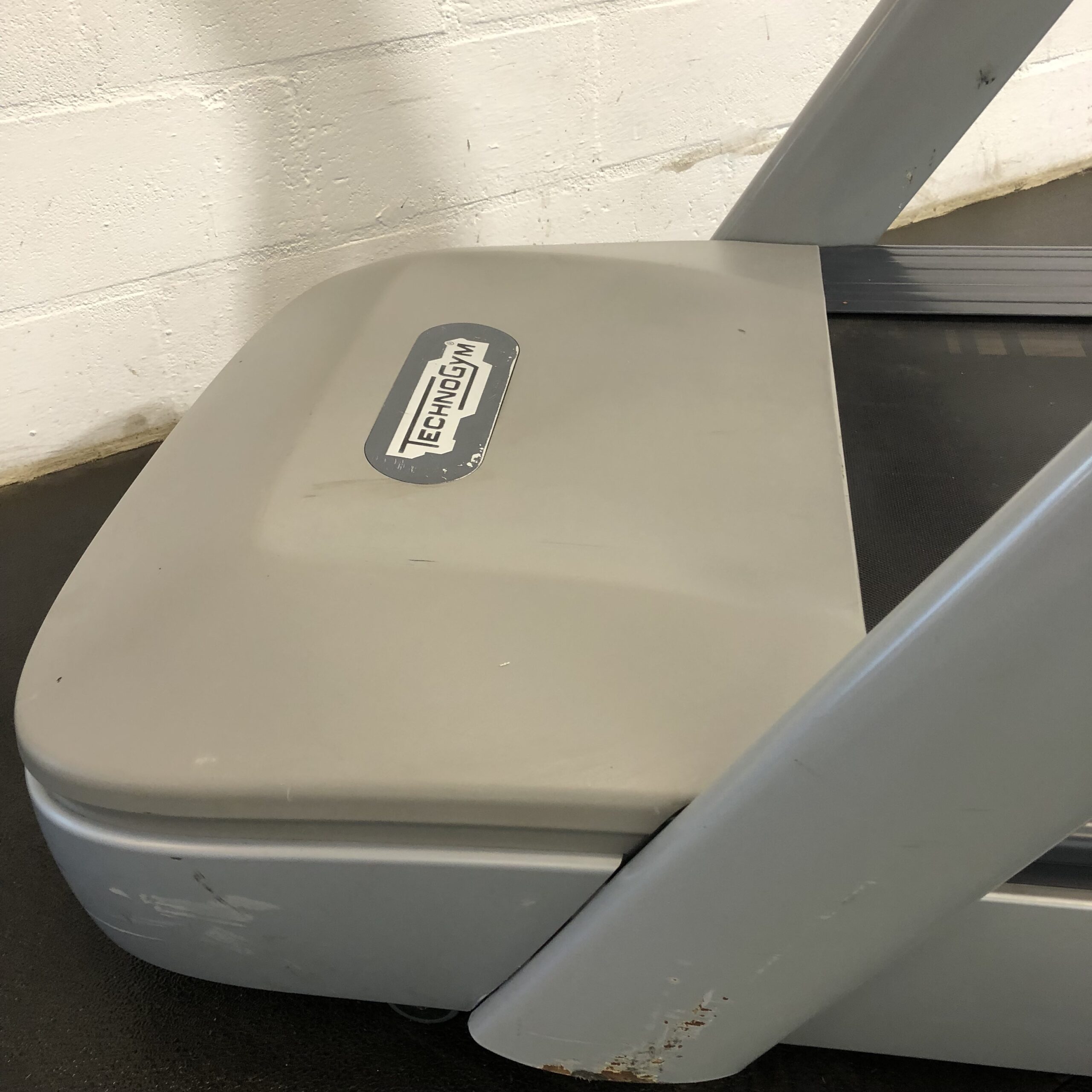 Technogym RUN 500 Treadmill - Image 4