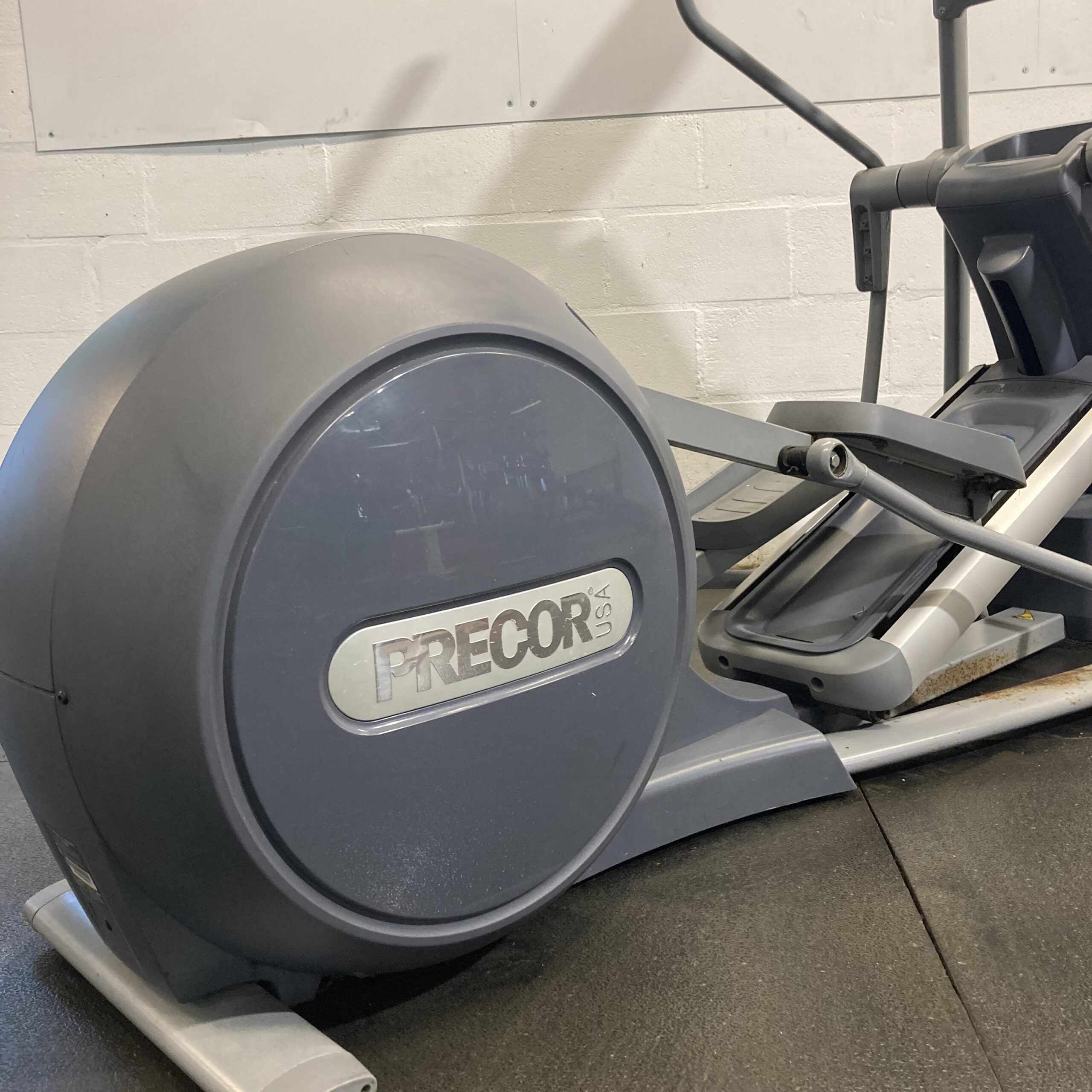 Precor EFX 576i Cross Trainer - Image 2