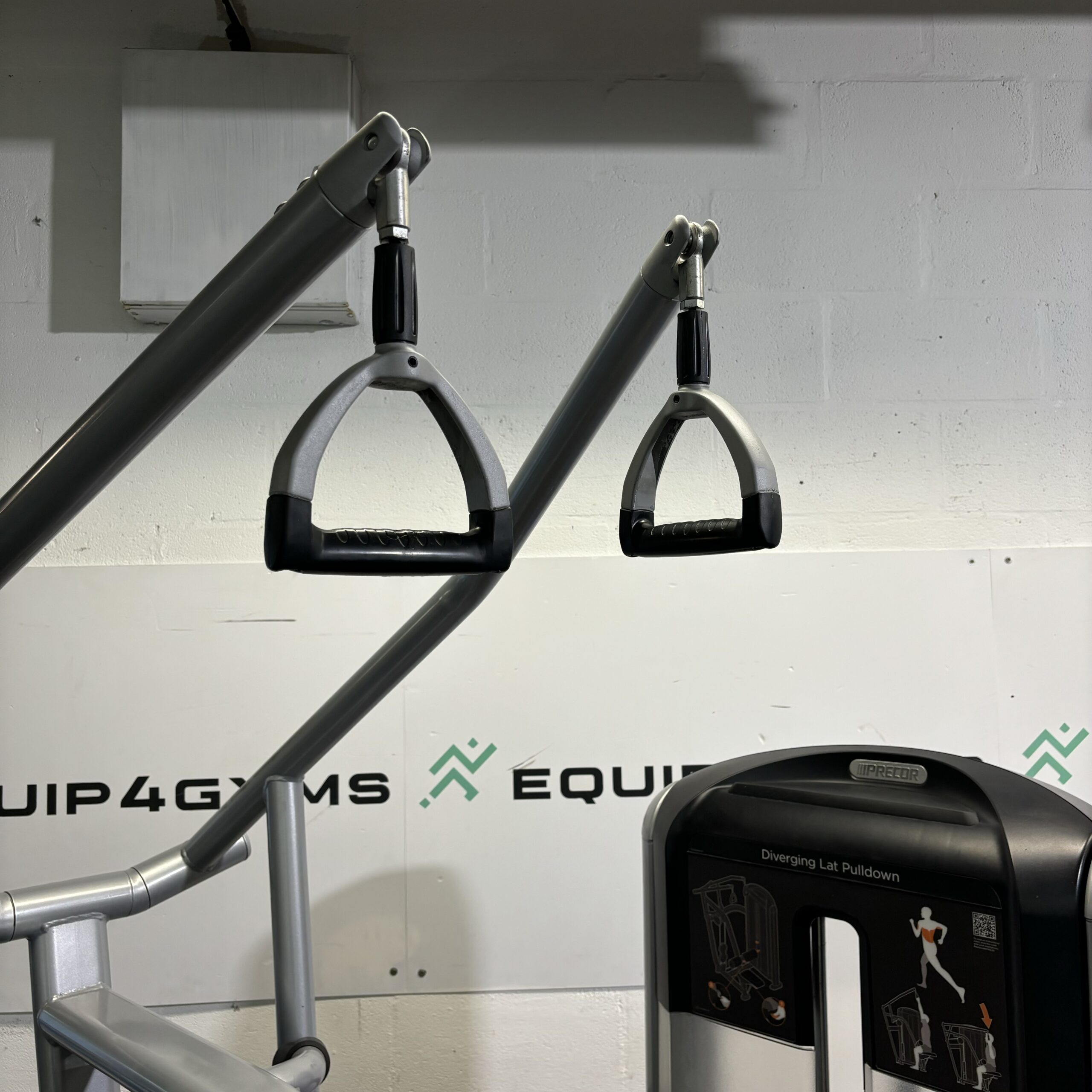 Precor Discovery Diverging Lat Pulldown - Image 2