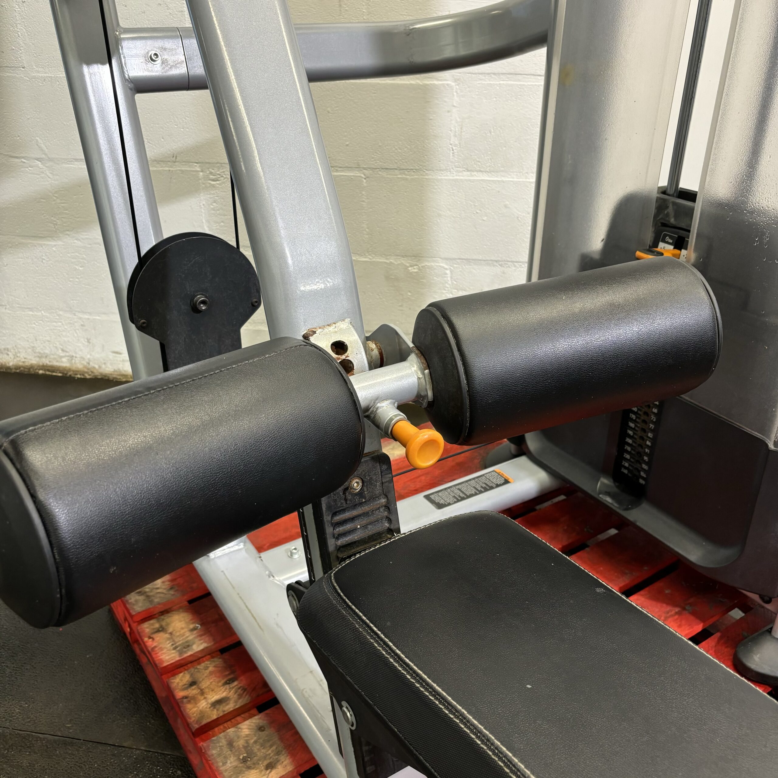 Precor Discovery Diverging Lat Pulldown - Image 5