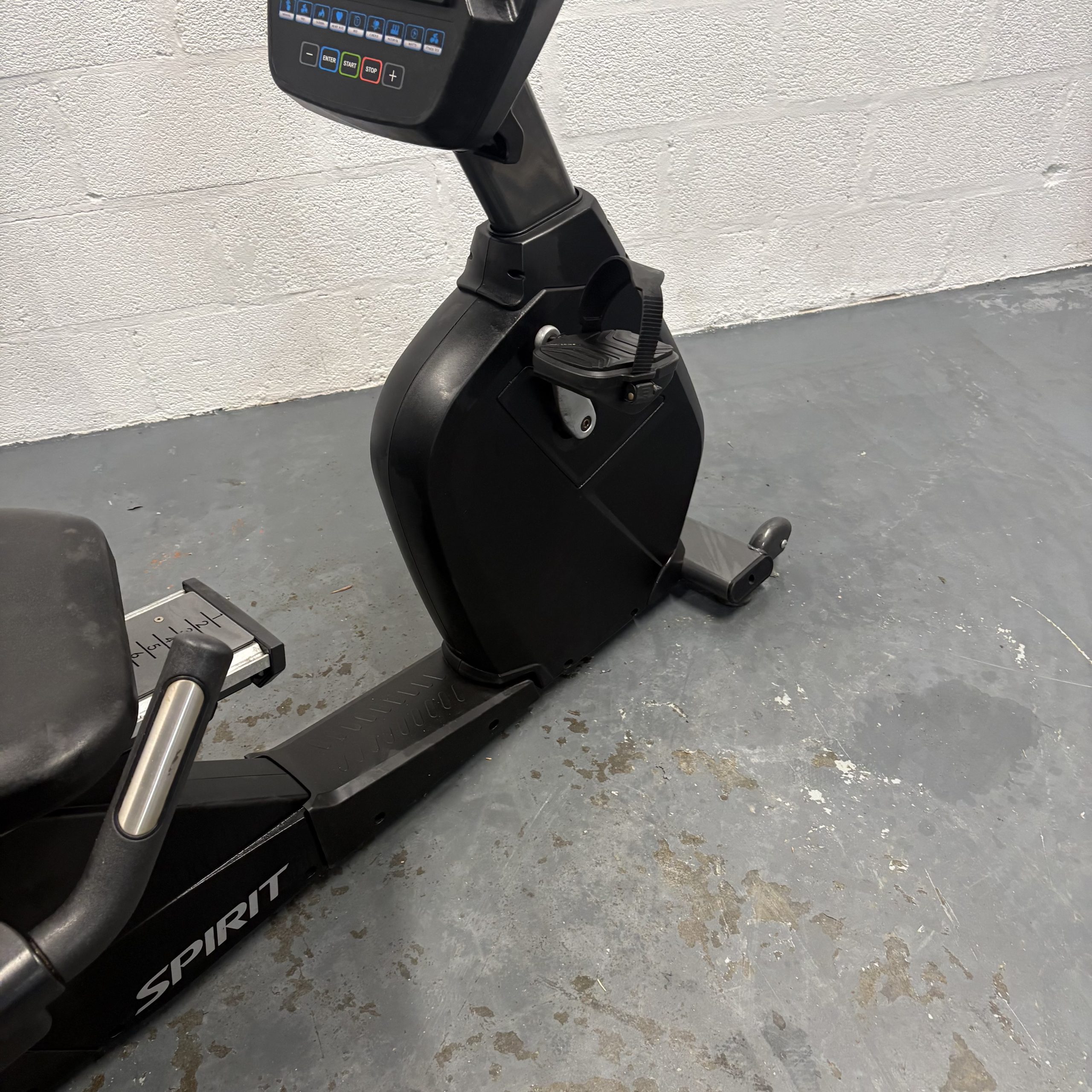 Spirit Fitness CR900 Commercial Recumbent Bike - Image 3