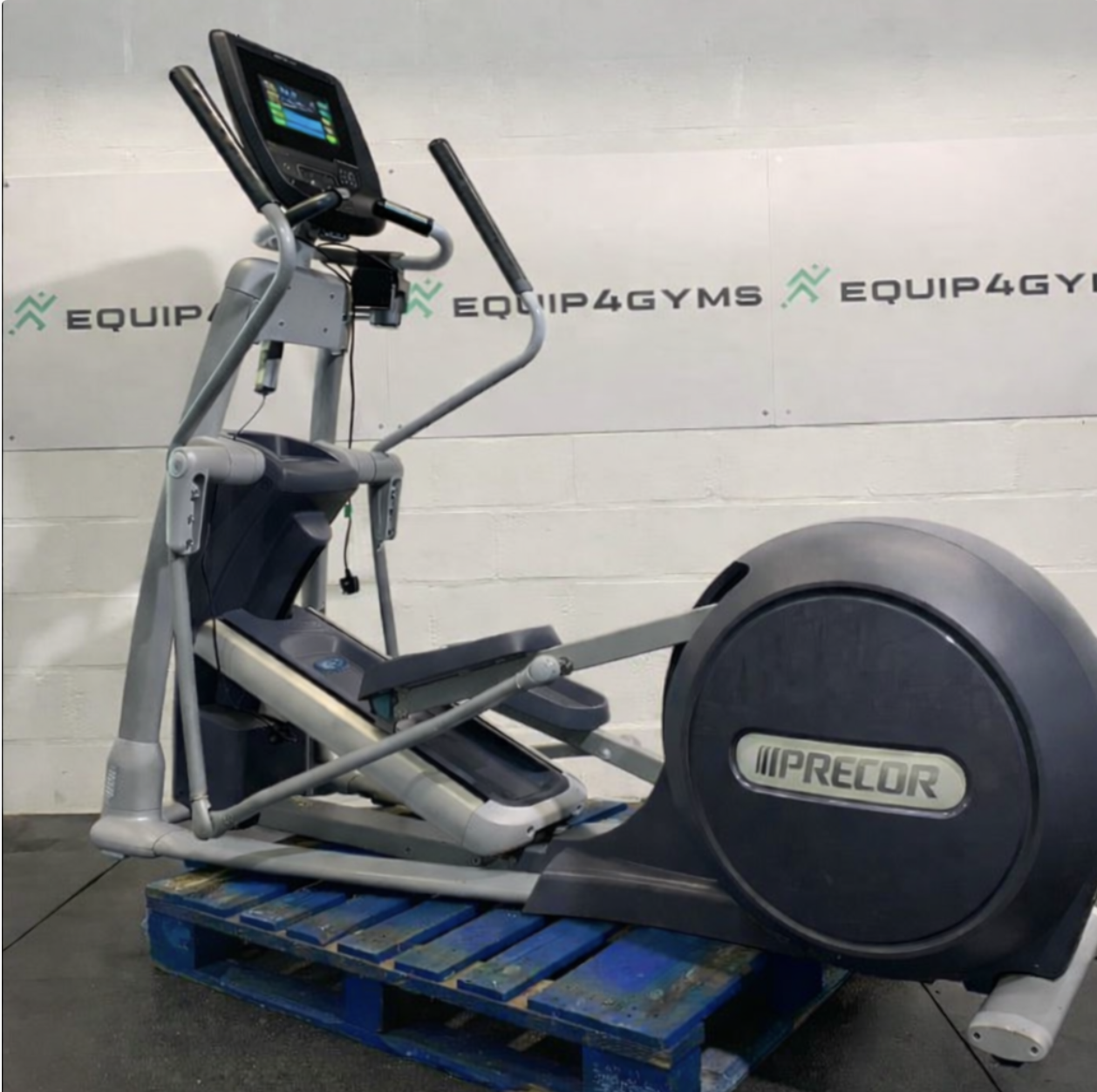 Precor EFX 885 Cross Trainer w/p82 Console
