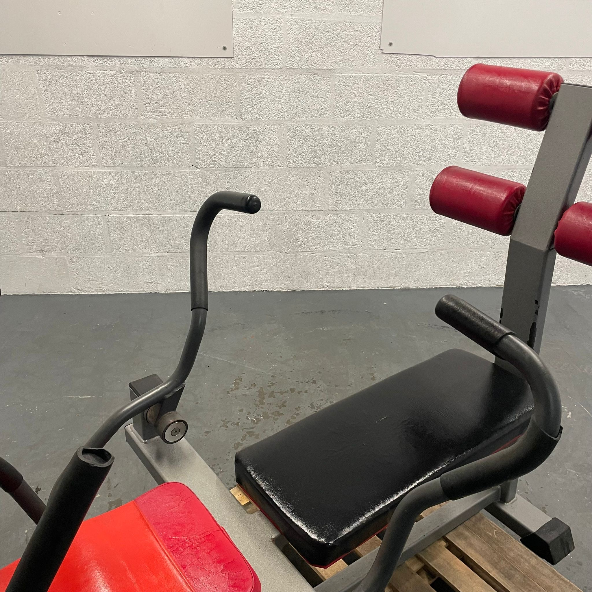 Plate Loaded Abdominal Crunch Bench - Image 3